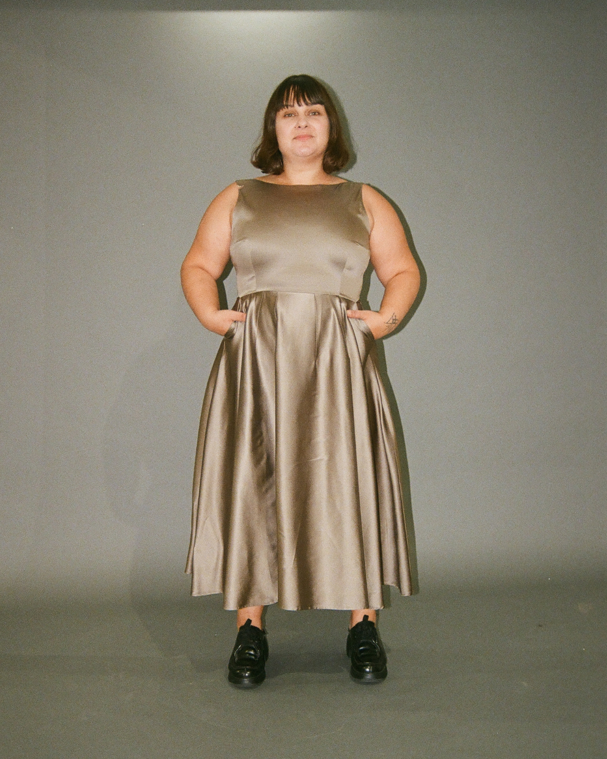 Honeycomb | Robe de cocktail midi en Satin | SUR MESURE | Satin Shantung