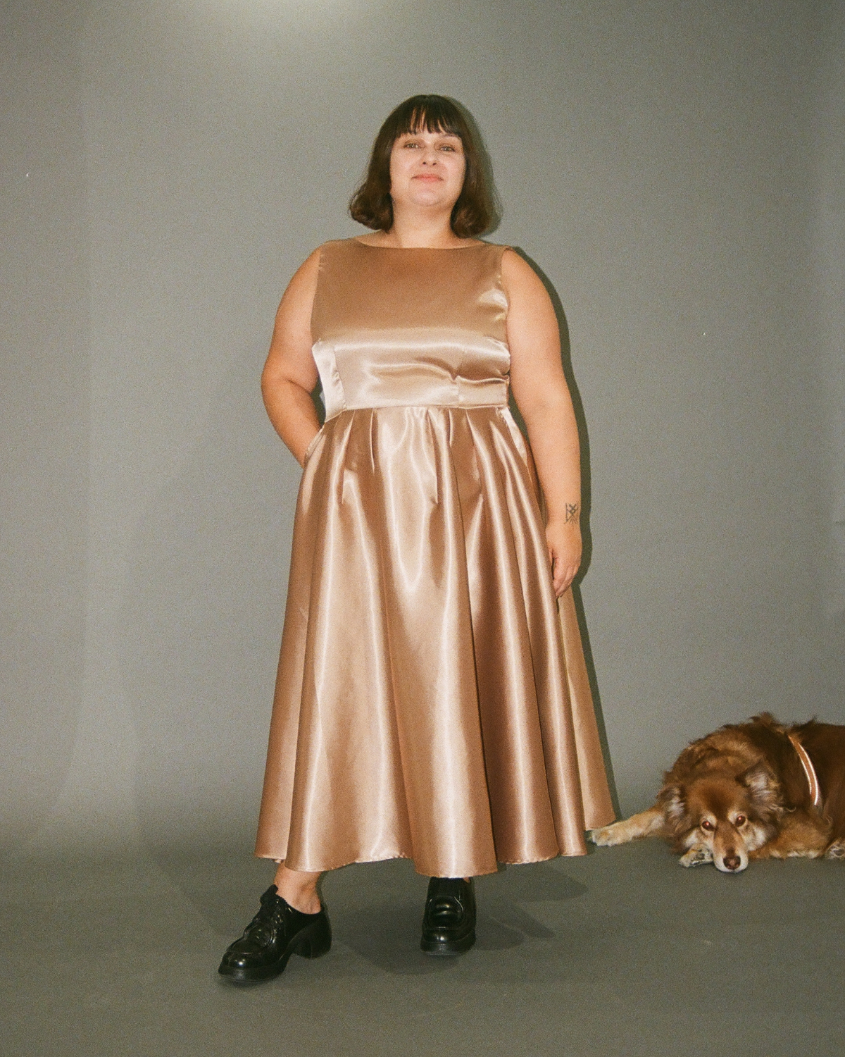 Honeycomb | Robe de cocktail midi en Satin | SUR MESURE | Satin Épais