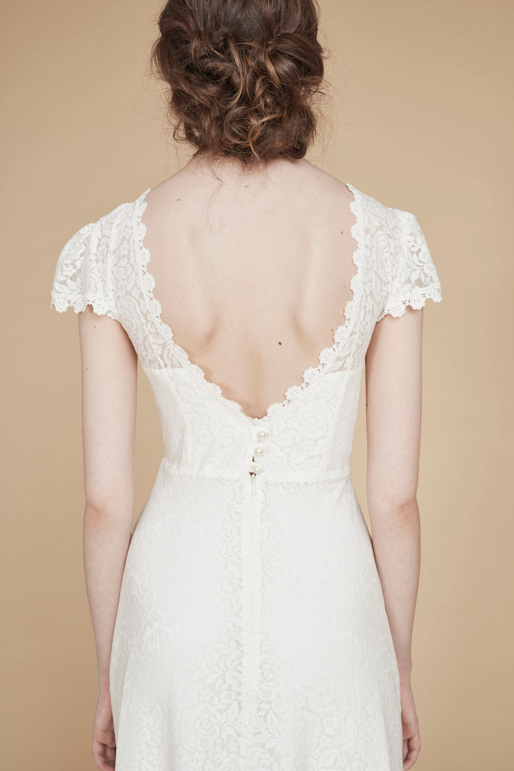 C'est le Temps de L'Amour | Lace Wedding Gown