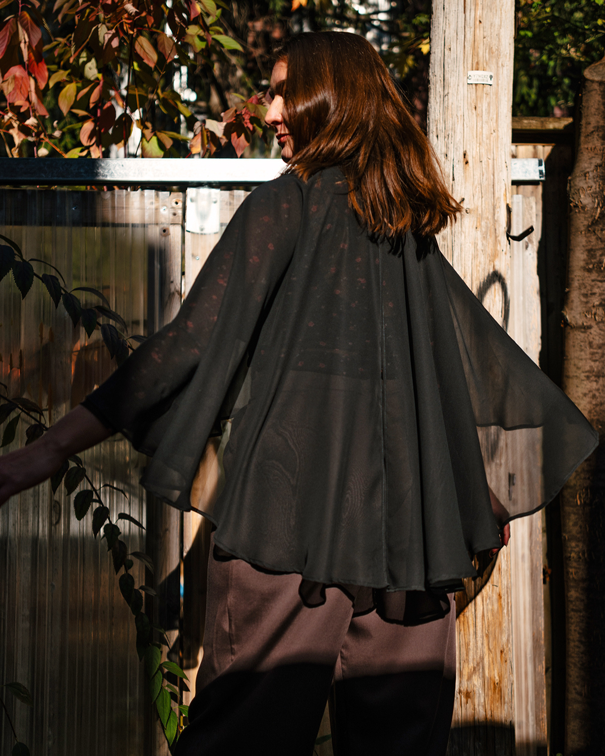 En Chantant| Cape À Col Montant