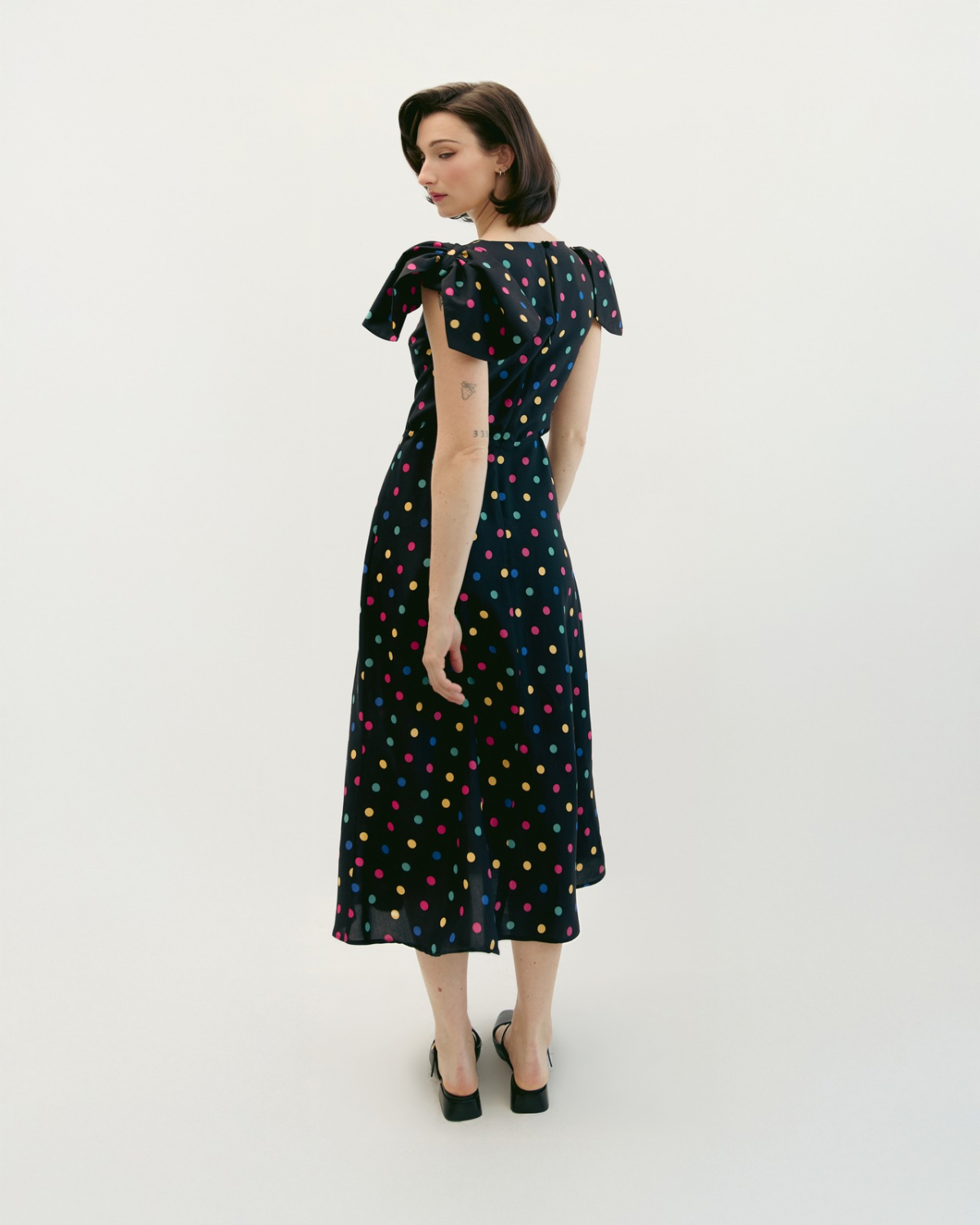 Gigi L’amoroso | V-Neck Midi Dress With Bows