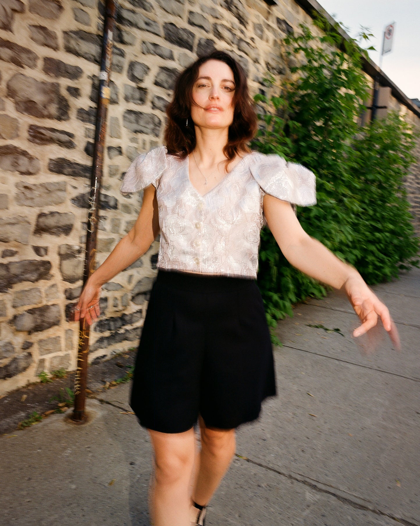 Monday Morning | Blouse Boléro à Manches Bouclées